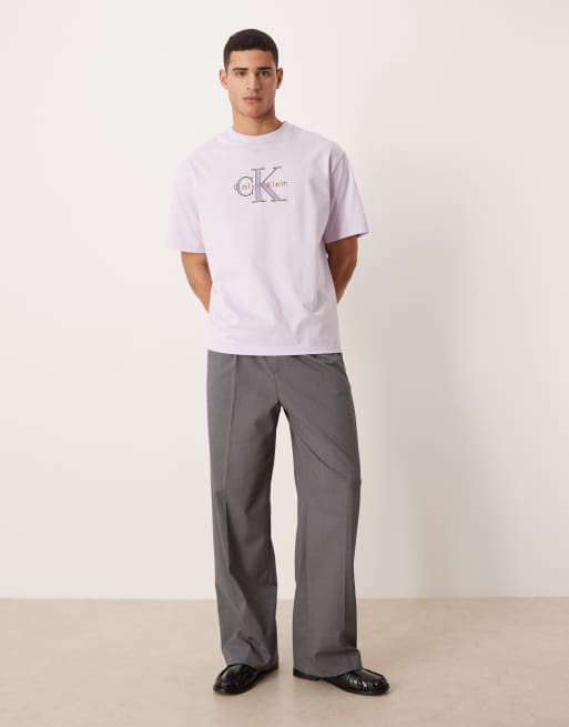 Calvin Klein Jeans – Monologo Elevated – T-Shirt in Flieder mit Logo , 4 von 5