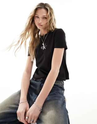 Calvin Klein Jeans - Monologo - Knapp geschnittenes T-Shirt in Schwarz mit Logo