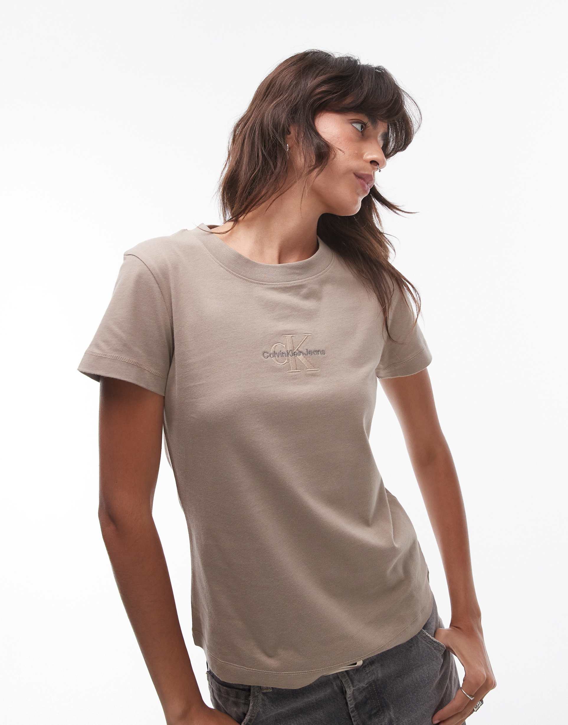 calvin klein jeans monologo slim t-shirt in taupe