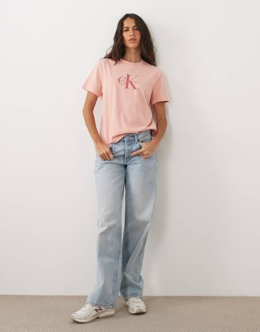 Calvin Klein Jeans Monologo T-Shirt in Boxy-Passform in Acid-Wash-Rosa, 2 von 4