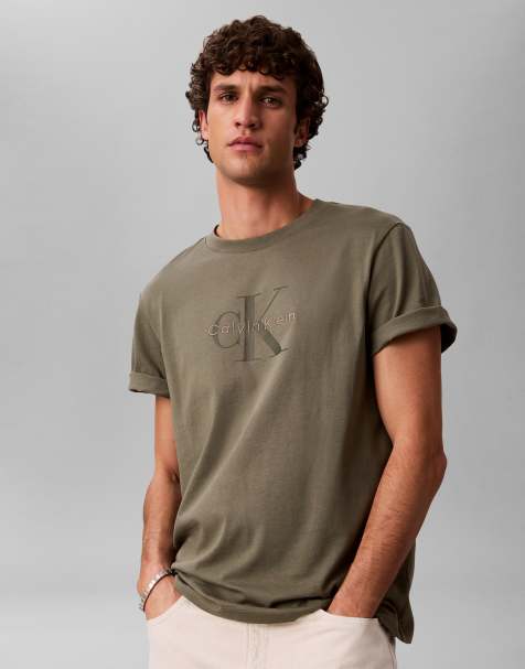 Calvin Klein Jeans monologo t-shirt in olive - view 1