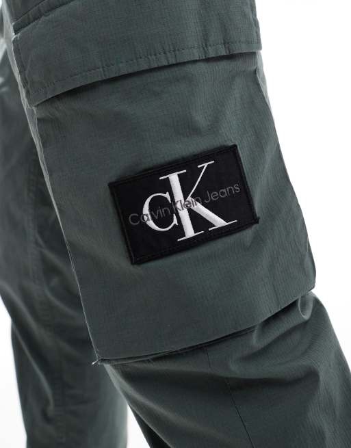 Calvin Klein Jeans – Mörkgrå cargobyxor med extra smal passform, 4 av 5