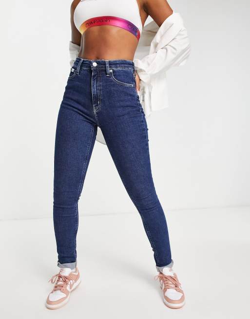 Calvin Klein Jeans – Niebieskie jeansy o obcisłym kroju z podwyższonym stanem i efektem sprania