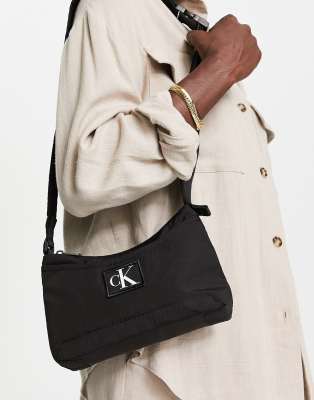 Calvin Klein - logo-patch messenger bag - men - dstore online