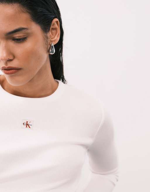 Calvin Klein Jeans – Oberteil in Weiß mit schmalem Schnitt und gewebtem Etikett, 4 von 4