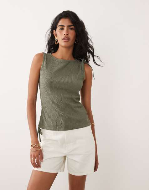 Calvin Klein Jeans - Olivengrøn top med tekstur og rynkede detaljer samt asymmetrisk snit - view 1