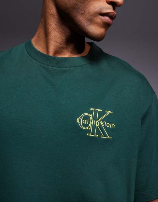 Calvin Klein Jeans – Outline Monologo – T-Shirt in Tanngrün, 5 von 5