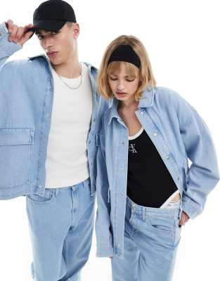 Calvin Klein Jeans - Oversize-Hemdjacke aus Denim in heller Waschung, exklusiv bei ASOS, Kombiteil-Grau