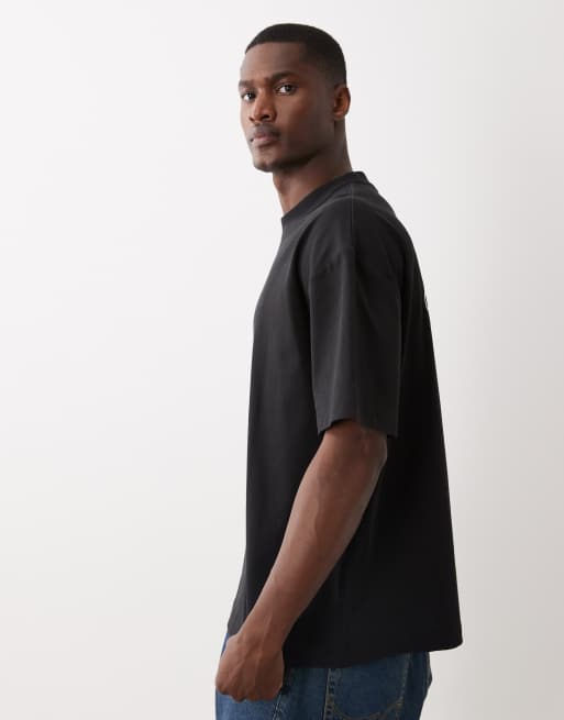 Calvin Klein Jeans – Oversize-T-Shirt in Schwarz mit geprägtem Monogramm-Logo , 4 von 5