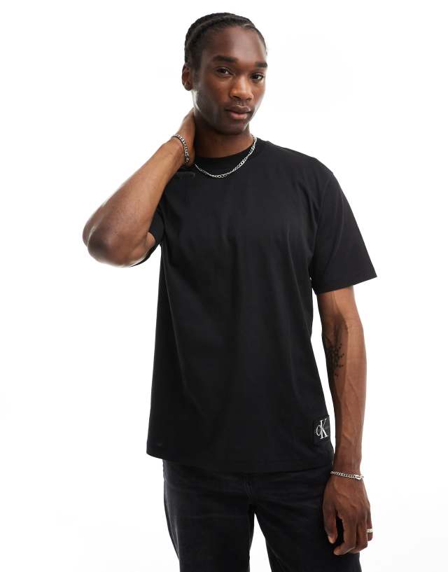 Calvin Klein Jeans - oversized badge t-shirt in black