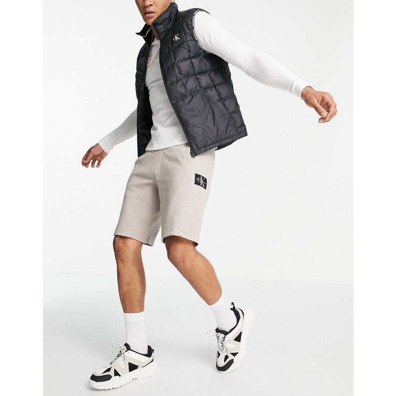W4HRu Uomo Calvin Klein Jeans - Pantaloncini in piqué con stemma con monogramma color pietra