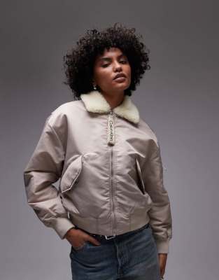 Thumbnail - Calvin Klein Jeans - Pilotenjacke aus Sherpa-Fleece in Steinbeige mit Kragen-Rosa