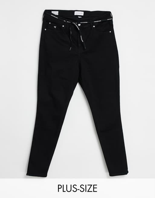 Calvin Klein Jeans Plus – Jeansy o obcisłym kroju z podwyższonym stanem w kolorze czarnym z efektem sprania