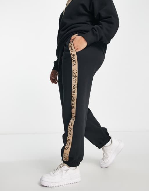 Calvin klein best sale logo jogger pants