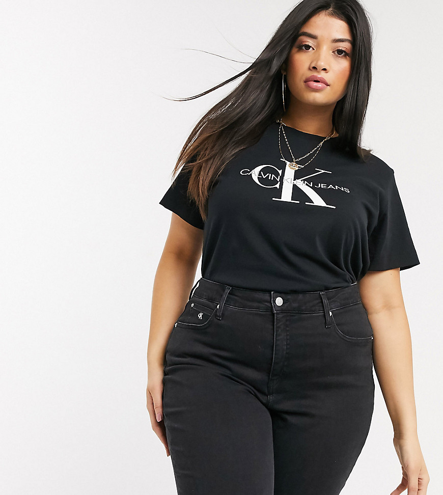 Calvin Klein Jeans Plus - Reissue - T-shirt med logo-Sort