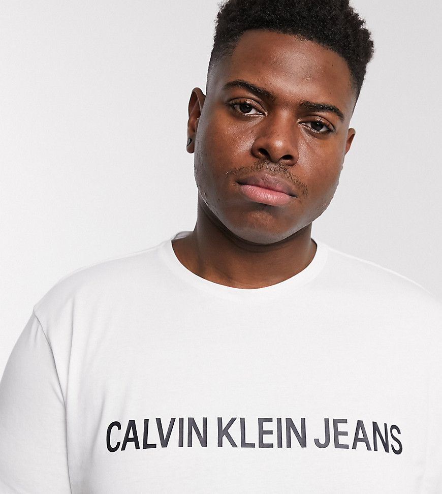 Calvin Klein Jeans Plus Size - Hvid T-shirt med logo i institutionelt skrift