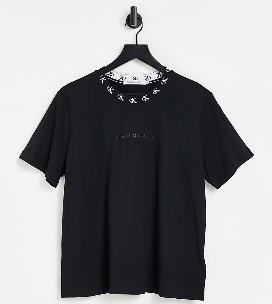 Calvin Klein Jeans Plus - T-shirt met logobies aan de hals in zwart