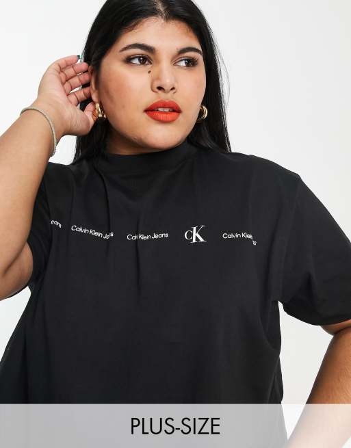 Calvin Klein Jeans – Plusstorlek – Svart t-shirt med upprepad logga 
