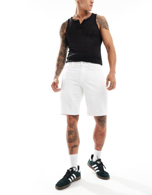 Calvin Klein Jeans – Pride – Schmal geschnittene Jeans-Shorts in Weiß