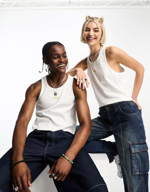 Calvin Klein Jeans – Pride – Unisex-Tanktop in Weiß mit schmalem Schnitt und Monogramm-Logo