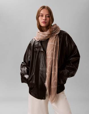 Calvin Klein Jeans - Quadratischer Schal in Hellbraun mit Logomuster-Brown