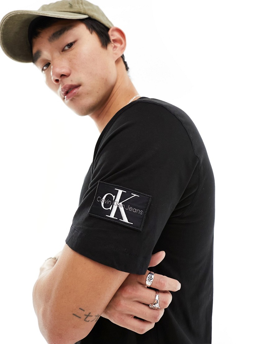 Calvin Klein Jeans regular badge t-shirt in black