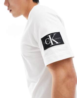 Calvin Klein Jeans Calvin Klein Jeans regular badge t-shirt in white