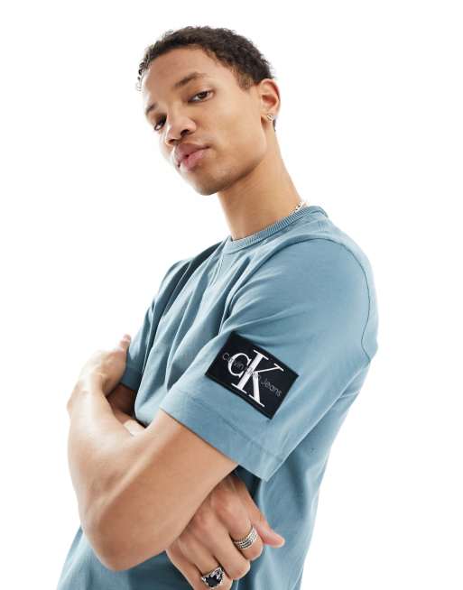 Calvin Klein Jeans - Regular-fit T-shirt met logobadge in blauw