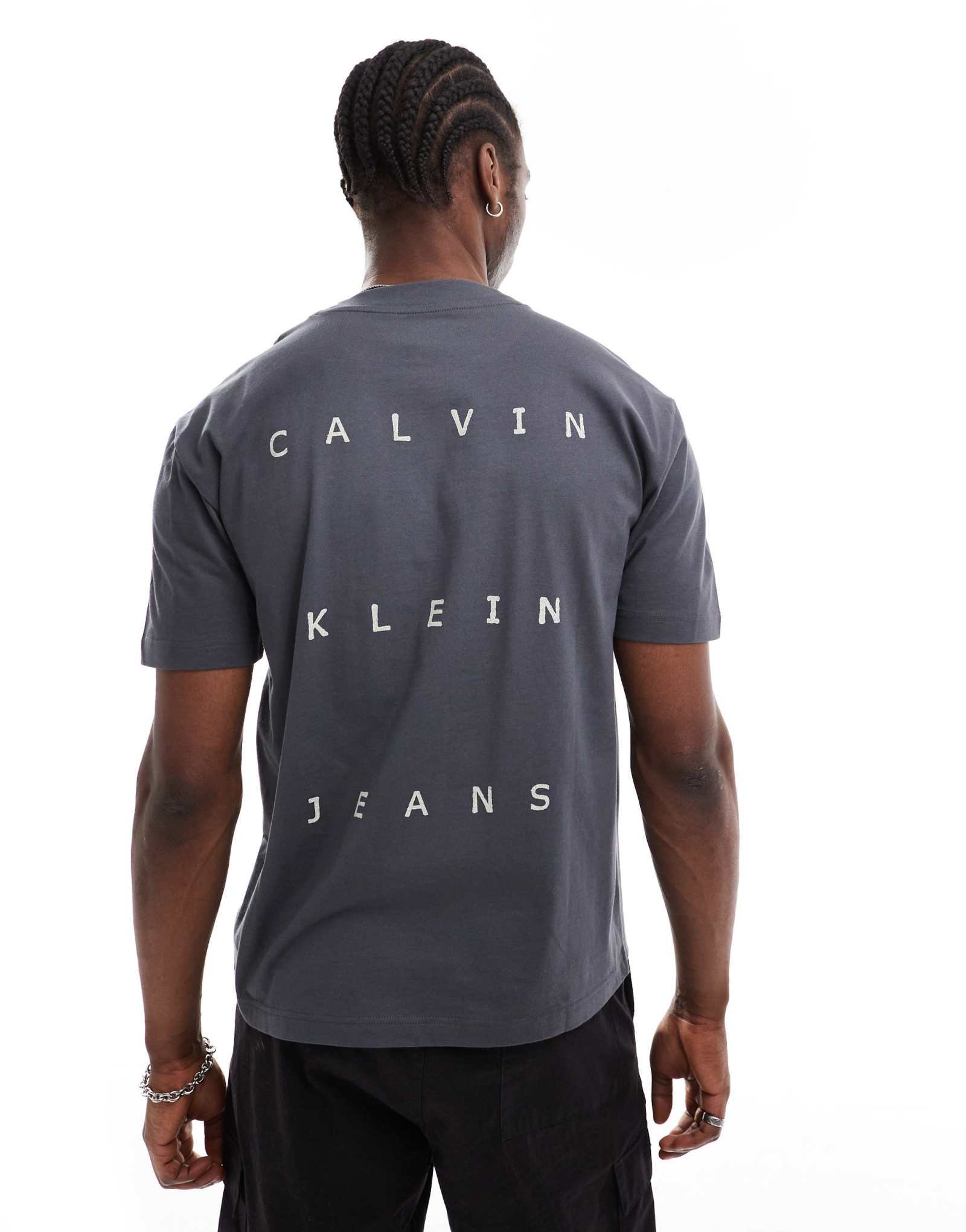 Футболка Calvin Klein Jeans свободного кроя с принтом на спине в черном цвете.