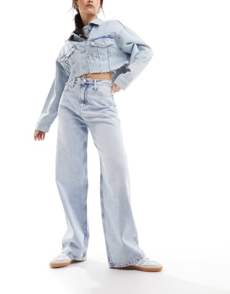 Calvin Klein Jeans – Relaxed Fit Jeans in heller Waschung mit hohem Bund - view 1