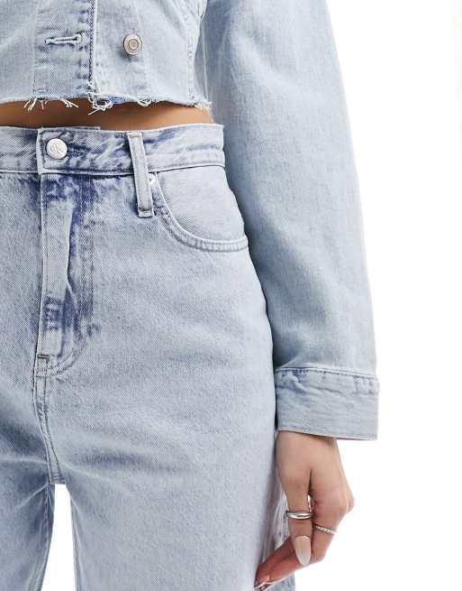 Calvin Klein Jeans – Relaxed Fit Jeans in heller Waschung mit hohem Bund, 4 von 5