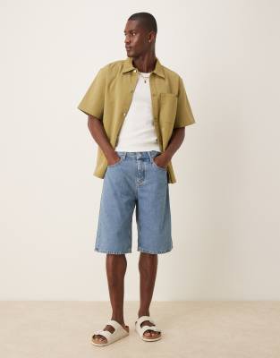 Calvin Klein Jeans – Relaxed-Fit-Jorts in mittelblauer Waschung - view 1