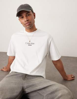 Футболка с логотипом Calvin Klein Jeans свободного кроя белого цвета