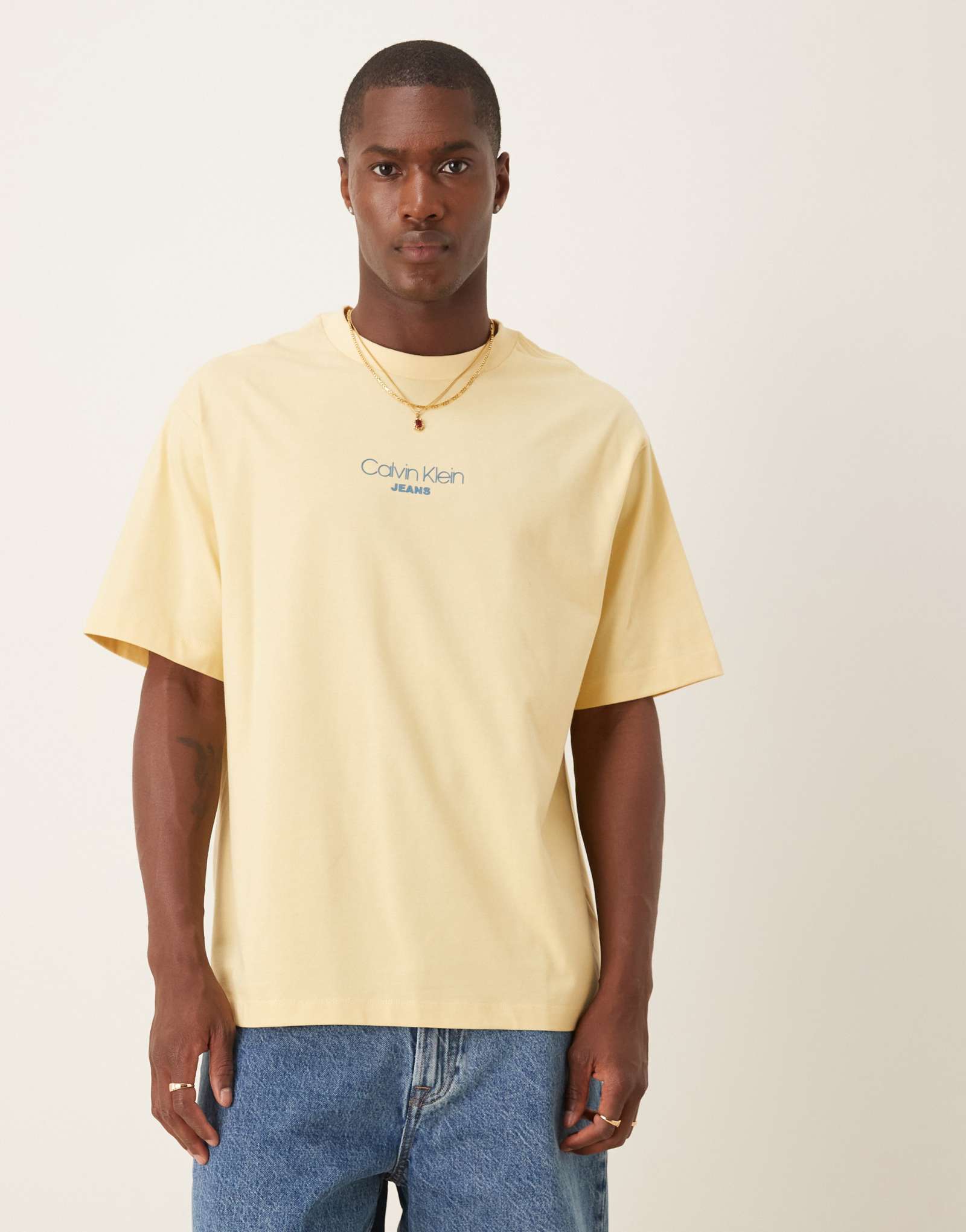 Футболка с логотипом Calvin Klein Jeans свободного кроя желтого цвета