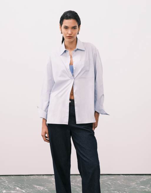 Calvin Klein Jeans relaxed fit poplin shirt in pale blue, 2 of 4
