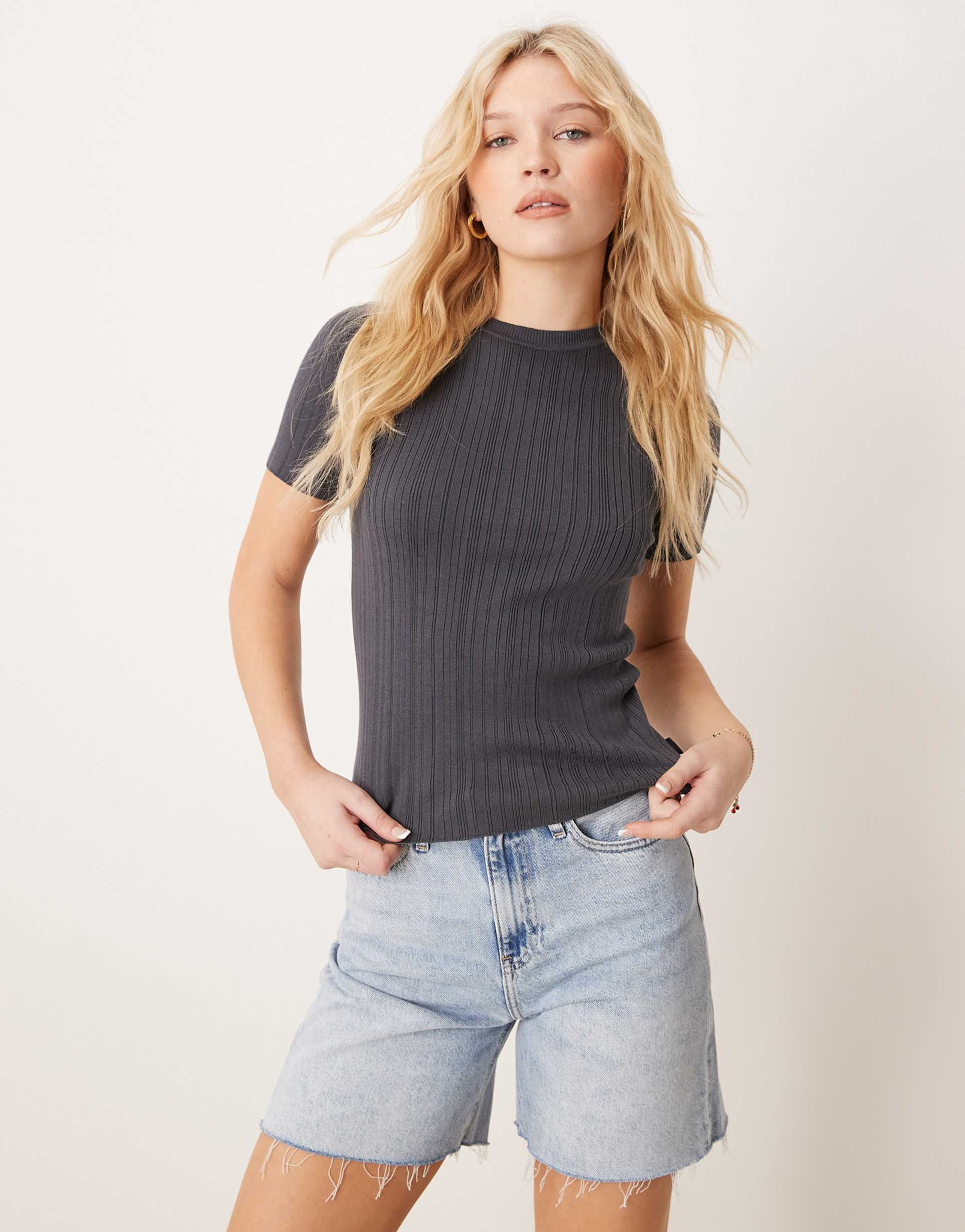 calvin klein jeans ribbed t-shirt in dark gray