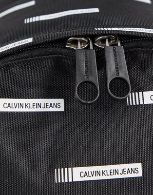 Homme Calvin Klein Jeans - Sac à dos imprimé sur l'ensemble - Noir
