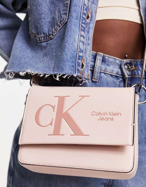 Calvin Klein Jeans Sac bandouli re structur Rose clair ASOS