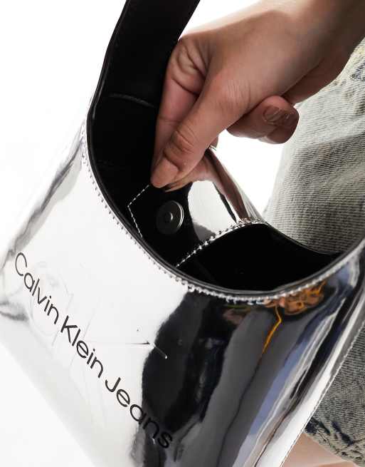 Calvin Klein Jeans - Sac porté épaule arqué et structuré - Argenté, 2 de 4