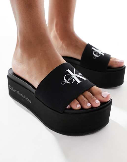 Calvin Klein Jeans Sandalen in Schwarz mit flacher Plateausohle ASOS