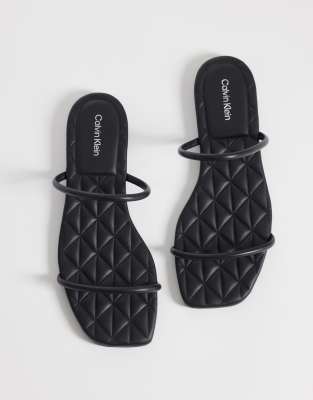 Calvin Klein Jeans - Sandales plates en cuir matelassé à bout carré - Noir