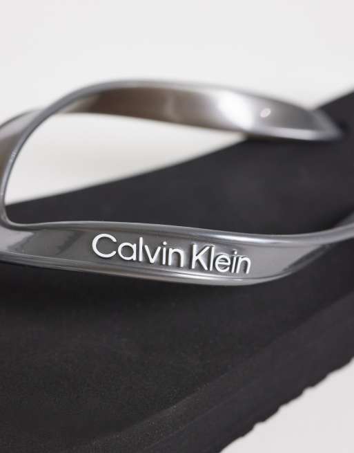 Calvin Klein Jeans - Sandali infradito flatform nero metallizzato, 2 di 4