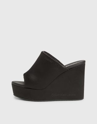 Calvin Klein Jeans – Satin-Sandalen in Ck-Schwarz mit Keil-Plateausohle