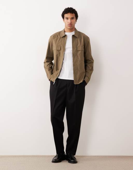 Calvin Klein Jeans – Schlichte Hemdjacke in Hellbraun mit Reißverschluss, 3 von 5
