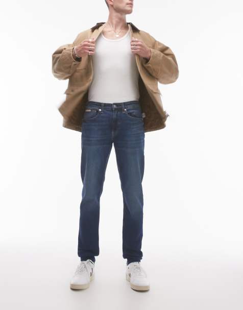 Calvin Klein Jeans – Schmal geschnittene Karottenjeans in verwaschenem Mittelblau - view 1