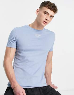 Calvin Klein Jeans – Schmal geschnittenes T-Shirt in Dunkelgrün