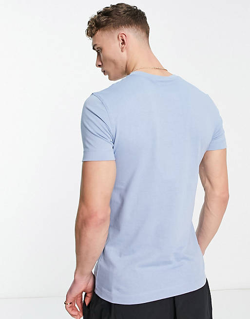 Calvin Klein Jeans – Schmal geschnittenes T-Shirt in Hellblau mit  gestapeltem Logo | ASOS