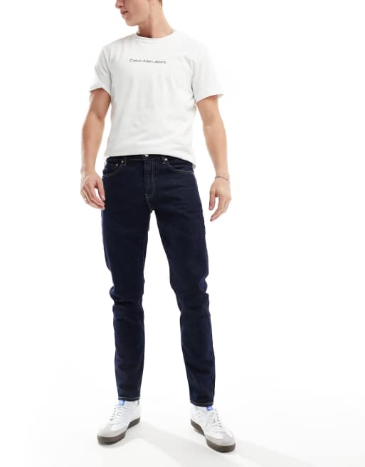 Calvin Klein Jeans – Schmal zulaufende, enge Jeans in Dunklem Denim