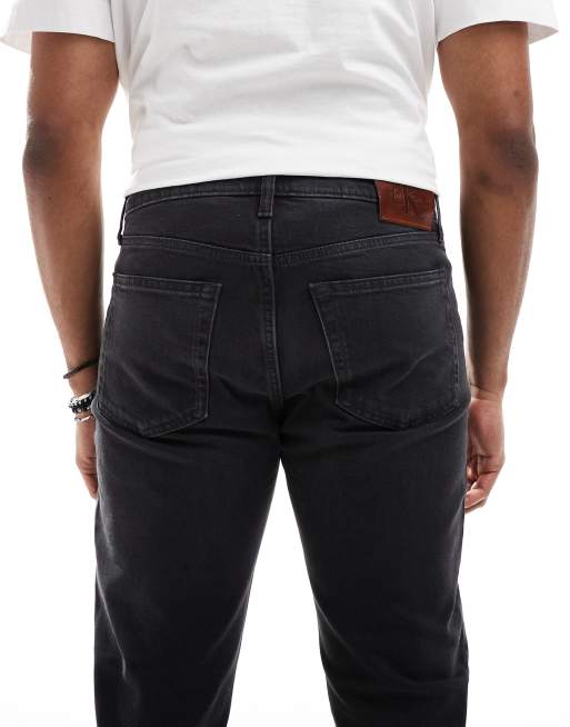 Calvin Klein Jeans – Schmal zulaufende Jeans in Schwarz mit schmalem Schnitt, 4 von 5