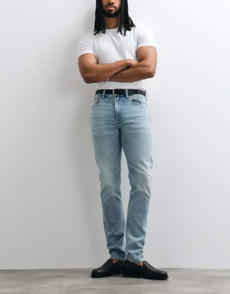 Calvin Klein Jeans – Schmale Karottenjeans in hellblauer Waschung - view 1